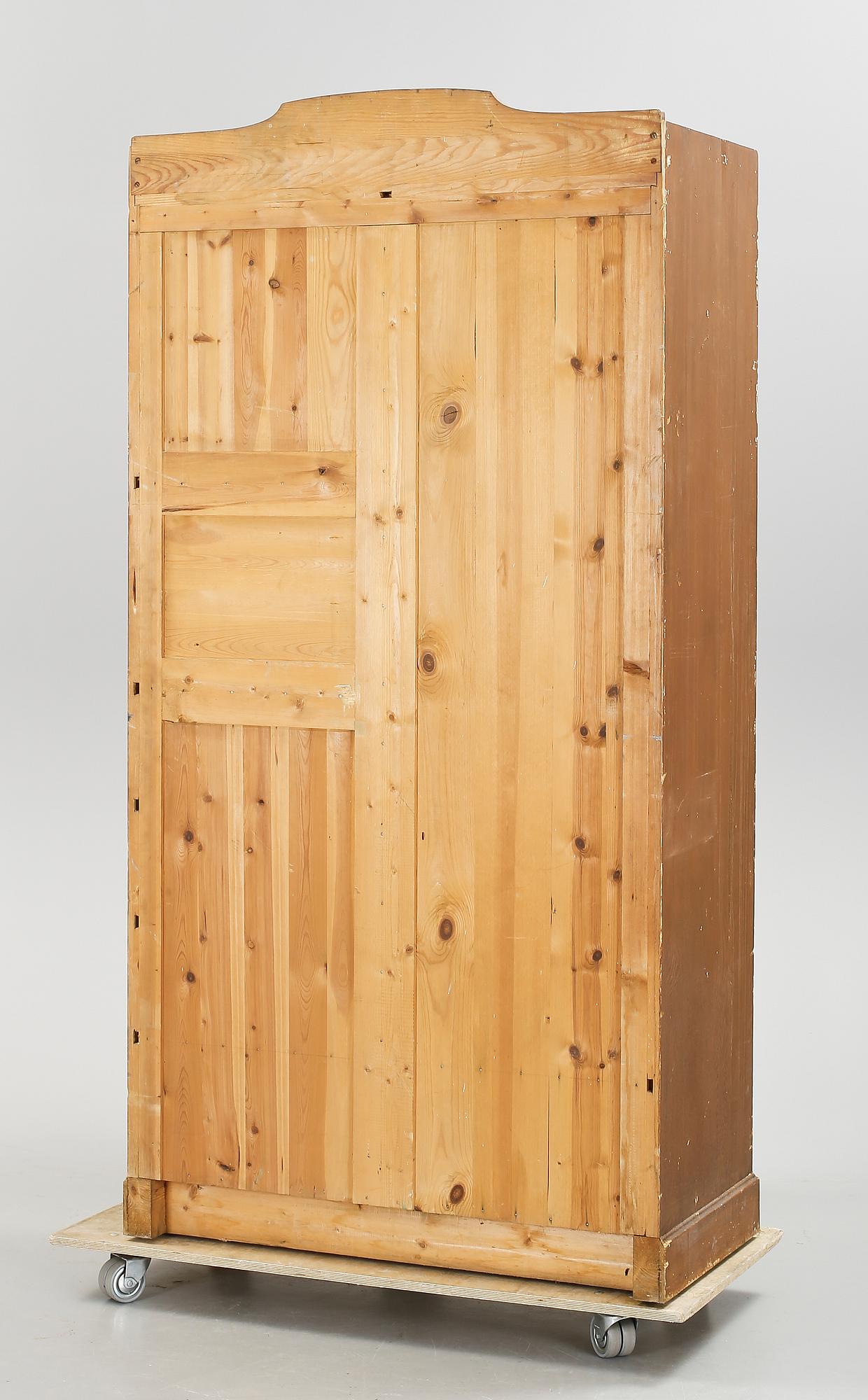 KLÄDSKÅP, jugend, 1900-talets början.