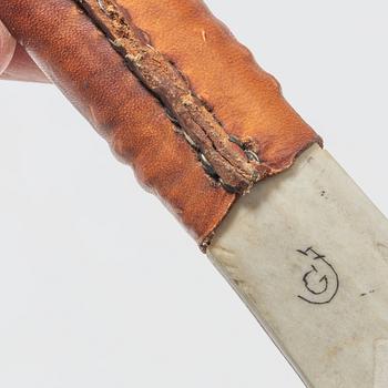 Eight knives, of which seven are half-horn knives, signed.