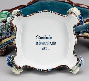 BORDSGARNITYR, 3 delar, majolika, rokokostil, Rörstrand 1871.