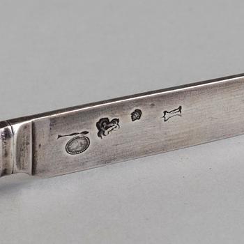 22 pieces silver and mother of pearl 1780s cuttlery, Stockholm and Paris.