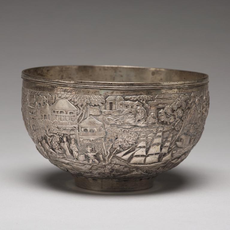 A Chinese silver bowl, late Qing dynasty circa 1900.