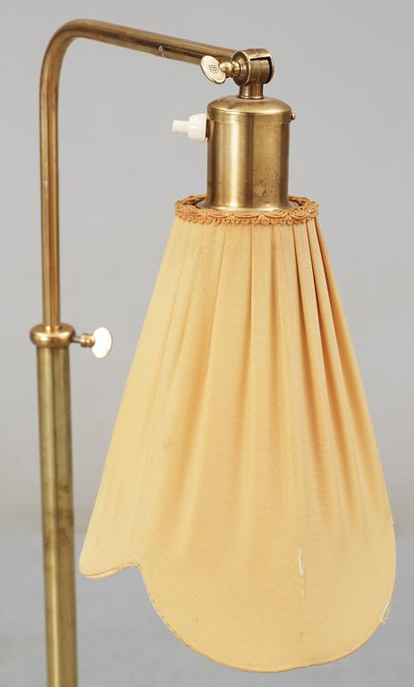 GOLVLAMPA, mässing, Josef Frank, Firma Svenskt Tenn, 1940-50-tal.