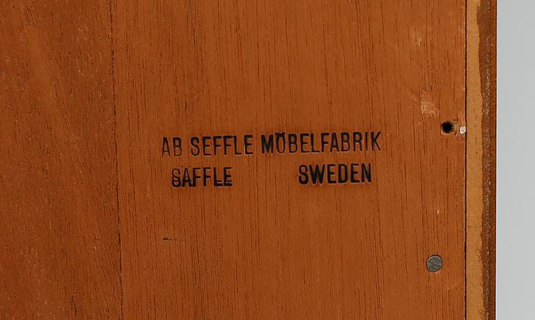 VITRINSKÅP, Seffle Möbelfabrik, 1900-talets mitt.
