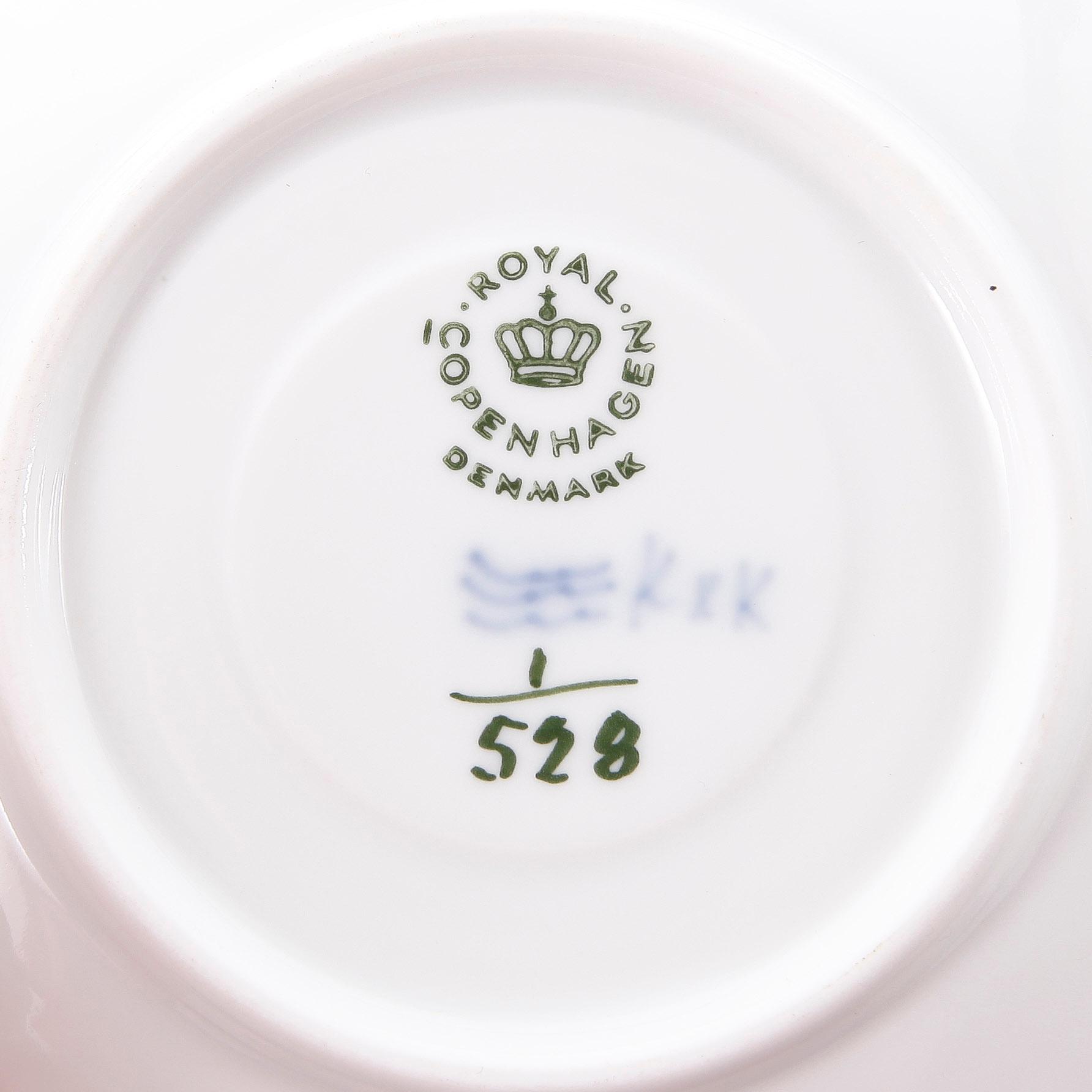 CREMEKOPPAR, 6 st, porslin, Royal Copenhagen, "Musselmalet", 1900-tal.