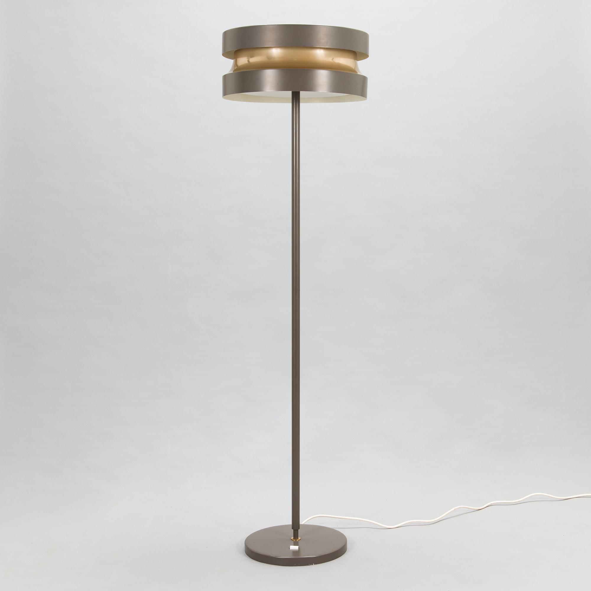 Lisa Johansson-Pape, lattiavalaisin, malli 30-019, Stockmann Orno 1960-luku.
