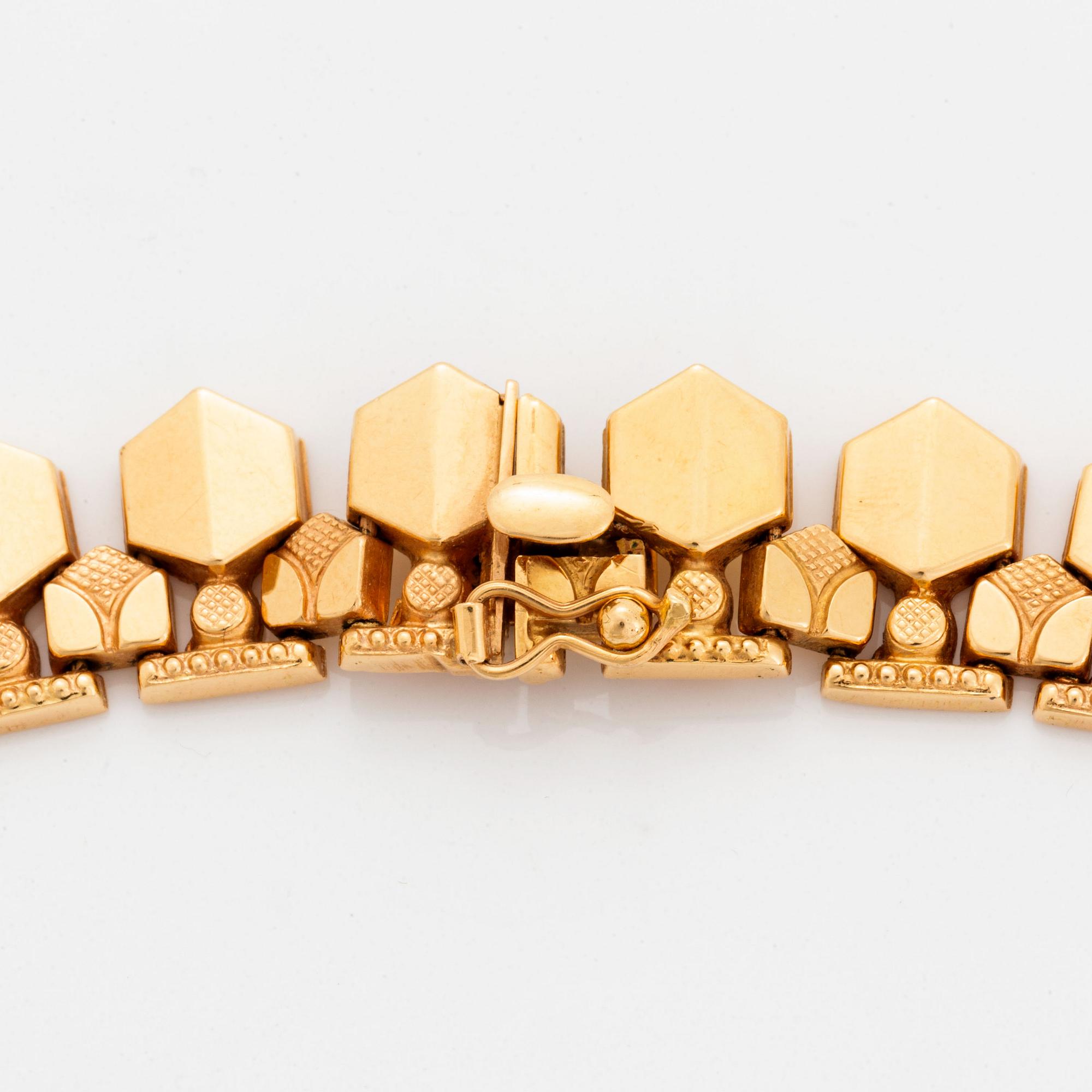18K gold necklace.