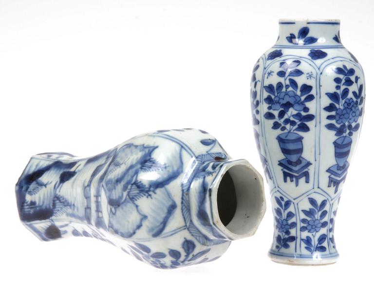 VASER, 2 st, porslin, Kina, Kangxi 1662-1722.