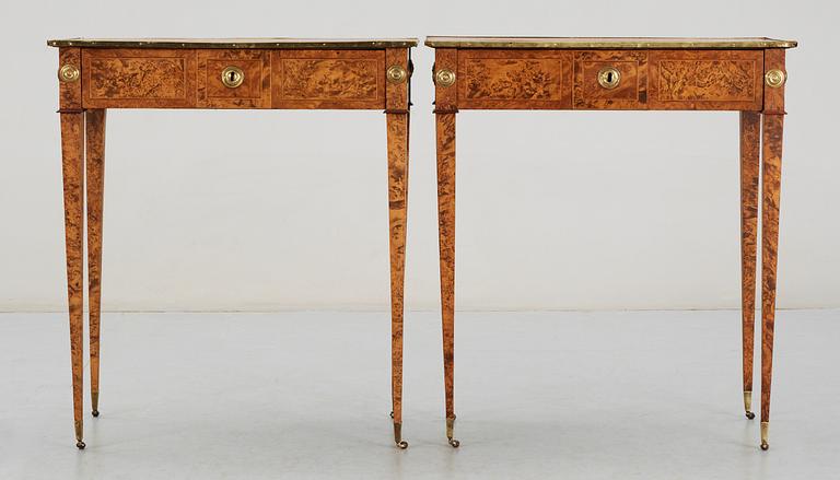 BORD, ett par, av Anders Lundelius 1785 (mästare i Stockholm 1778-1823). Gustavianska.