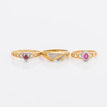 3 rings, 18K gold, 2 rubies and 3 single-cut diamonds, total weight 6,2 g.