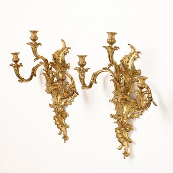 Appliquer, ett par, för tre ljus, omkring år 1900, Louis XV-stil.