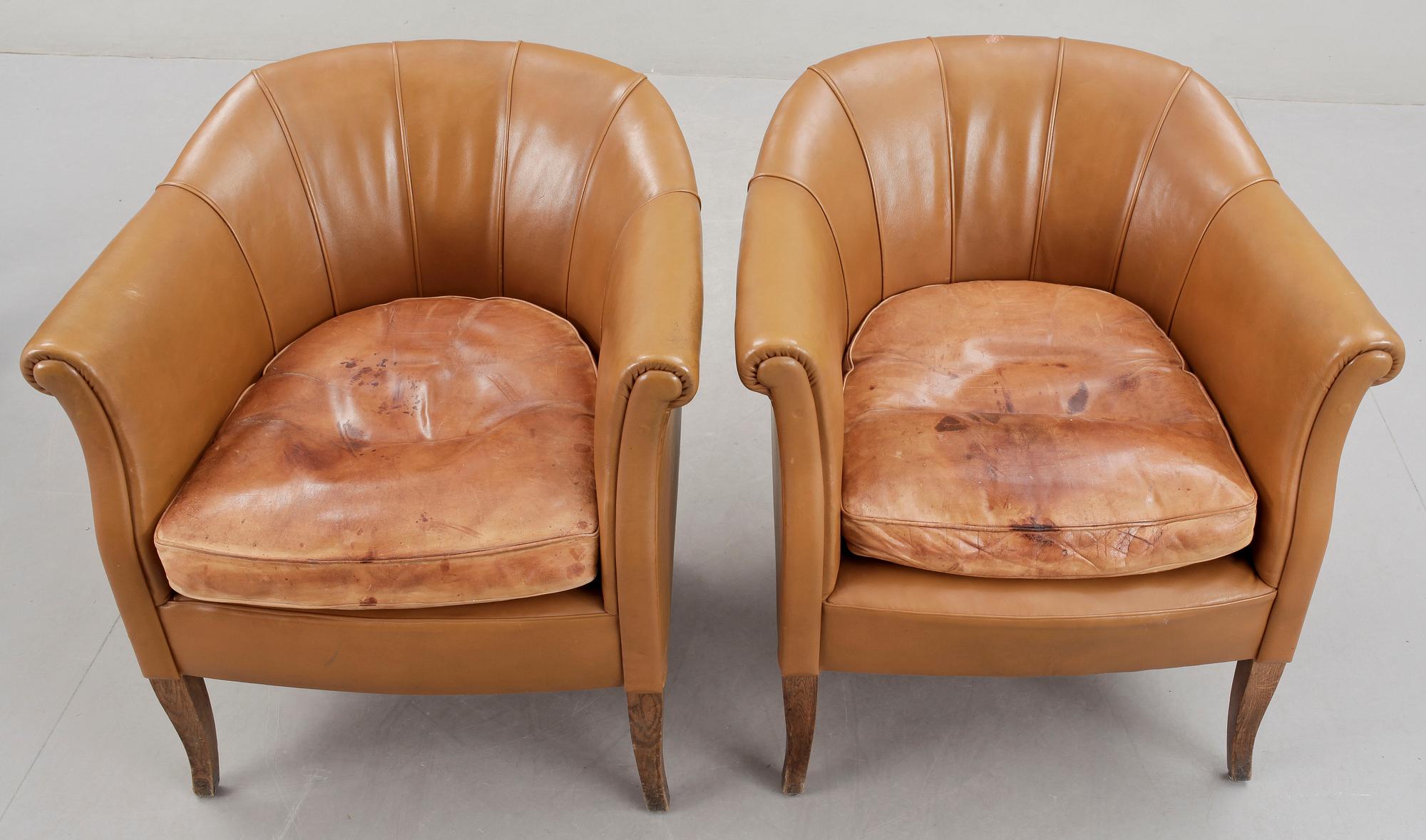 FÅTÖLJER, ett par, 1920-tal.