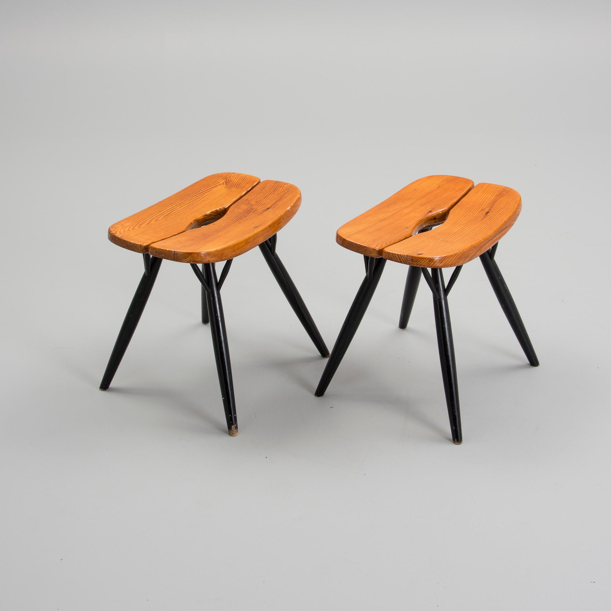 ILMARI TAPIOVAARA, pallar 2 st, "Pirkka" Laukaan Puu 1900-talets mitt.