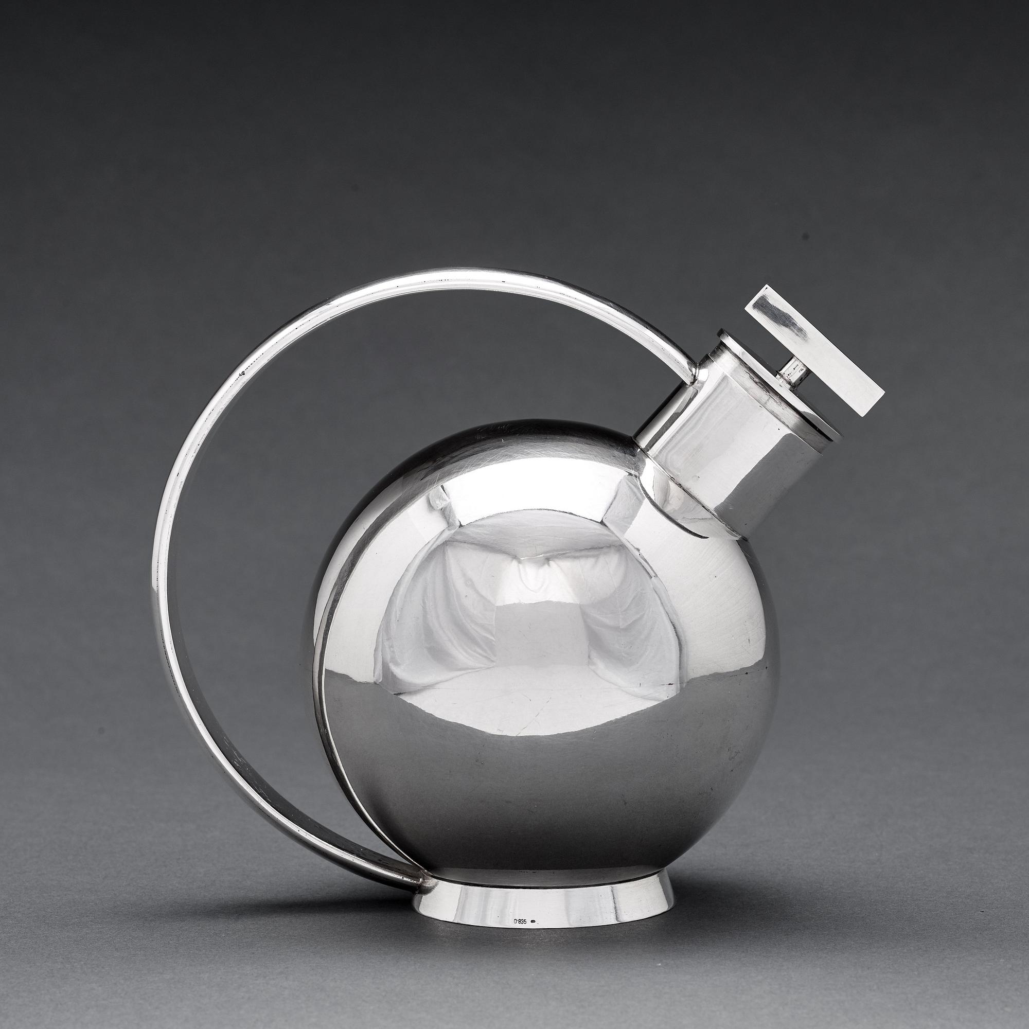 Sylvia Stave, a 830/1000 silver cocktailshaker, probably 1930's, maker's mark PV.