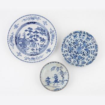 Three Chinese blue and white porcelain dishes, Qing dynasty, 18th/19th century.