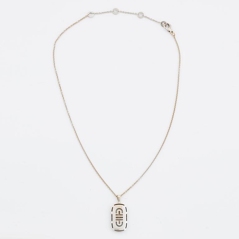 A Bulgari "Parentesi" pendant with a chain.