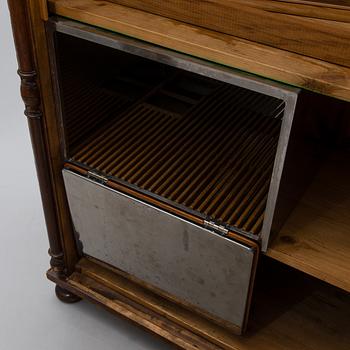 SKÅP / VAPENSKÅP, 1800-talets slut.