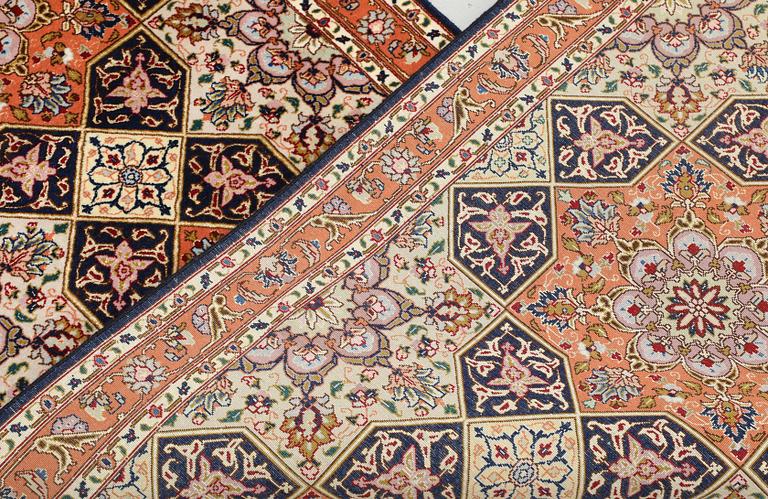 Gallerimatta, Täbris, part silk, s.k. 50 Radj, ca 300 x 77 cm.