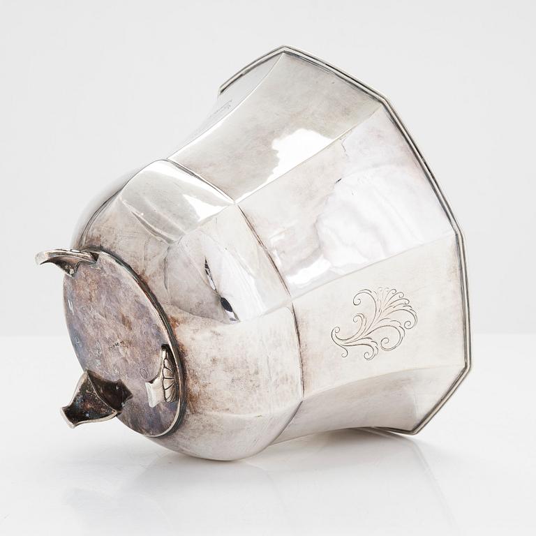 A silver flower pot, mark of GAB, Stockholm 1931.