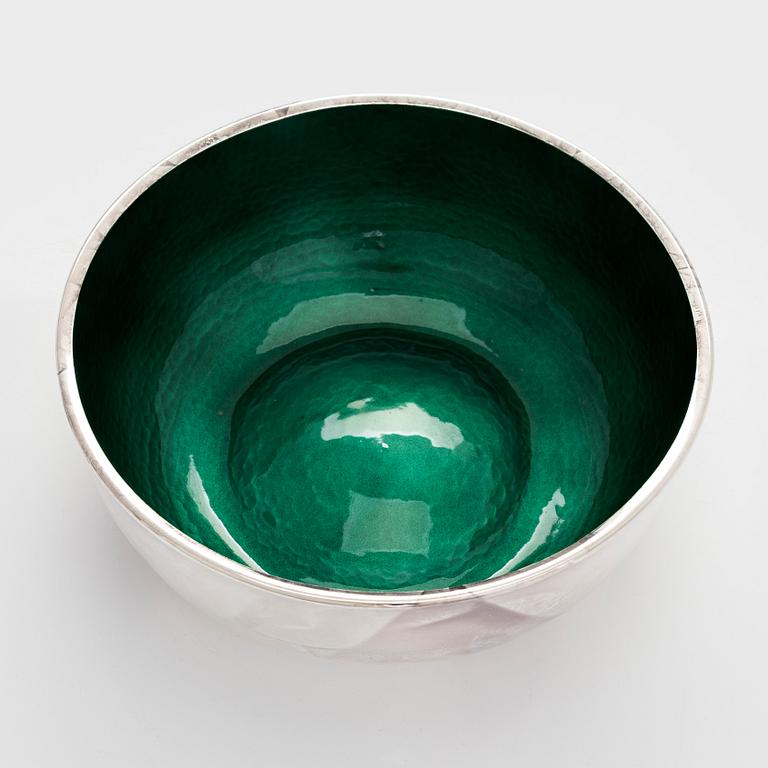 A. Tillander, skål, sterlingsilver och emalj, Åbo 2005.