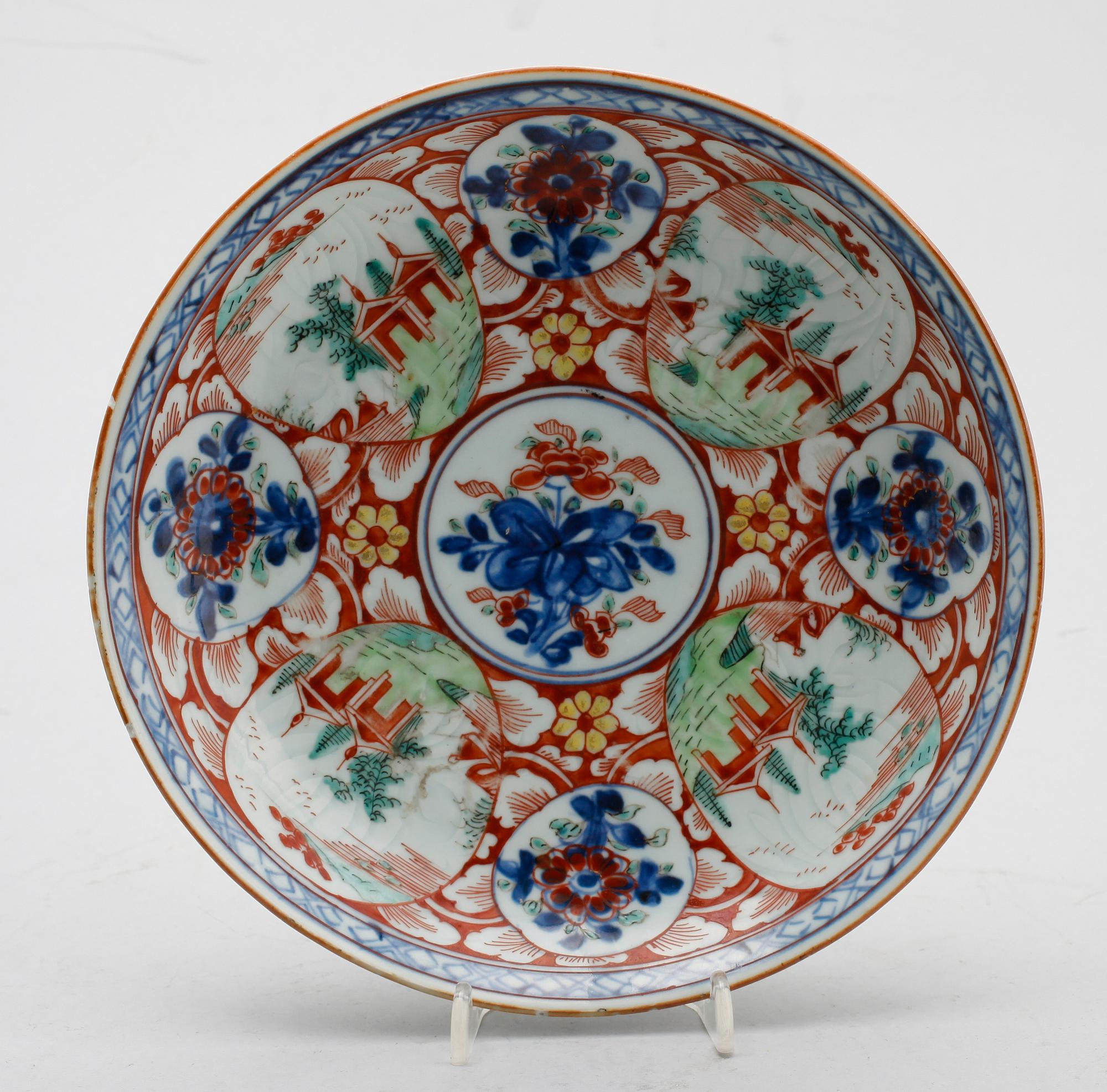 FAT, porslin, Kina. Qing dynastin, 1700-tal. S.k. Clobbered.