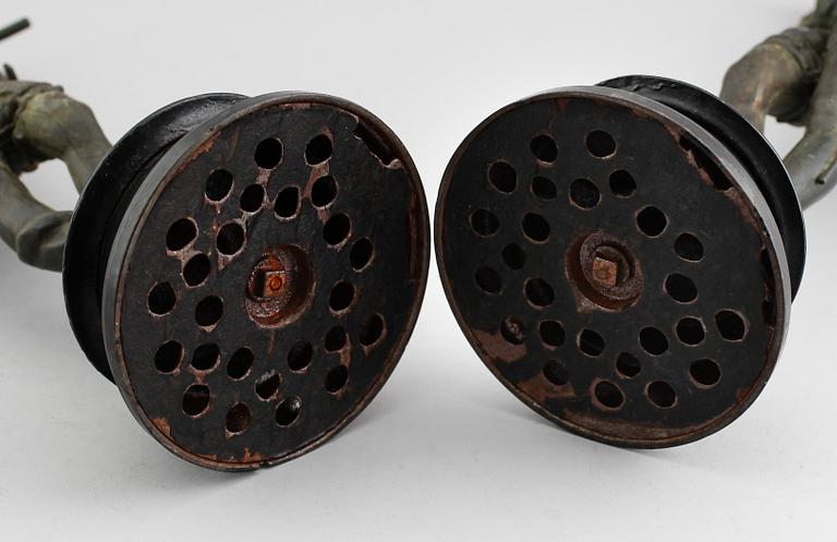 SKULPTURER, 1 par, gjutgods, 1800-talets andra hälft.