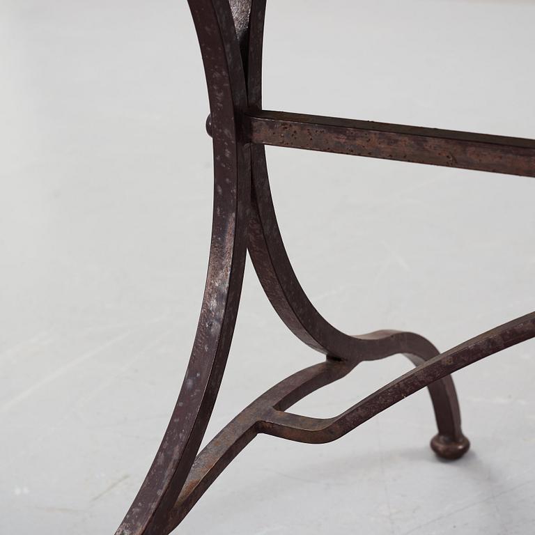 Garden furniture comprising a table and six chairs, 20th century.