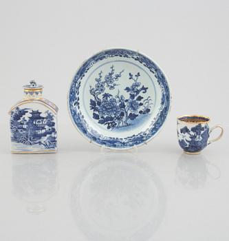 An export porcelain tea caddy, a cup and dish, China, Qianlong (1736-95).