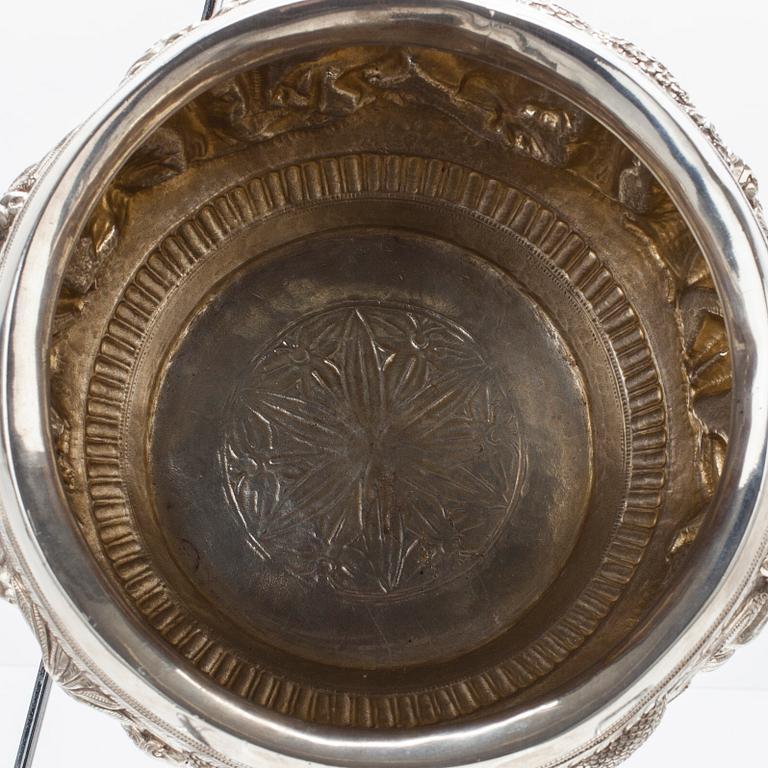 SKÅL, ostämplad silver, troligen Indien 1900-tal. Tot. vikt ca 613,9 cm.