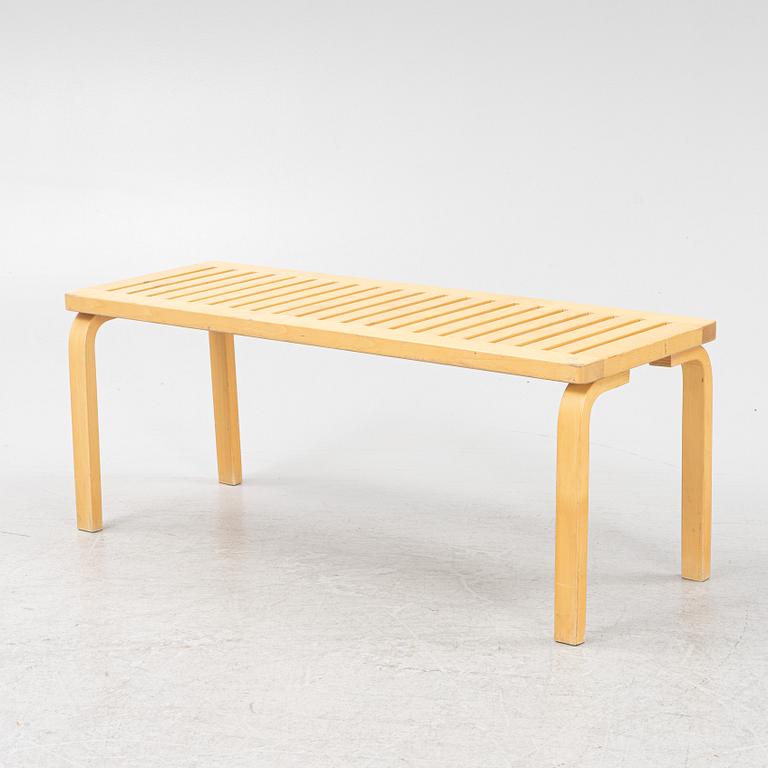 Alvar Aalto, bänk, modell 153A, Artek, Finland.