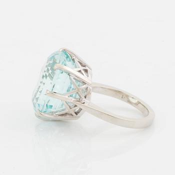 A 14K white gold ring set with a faceted aqumarine.