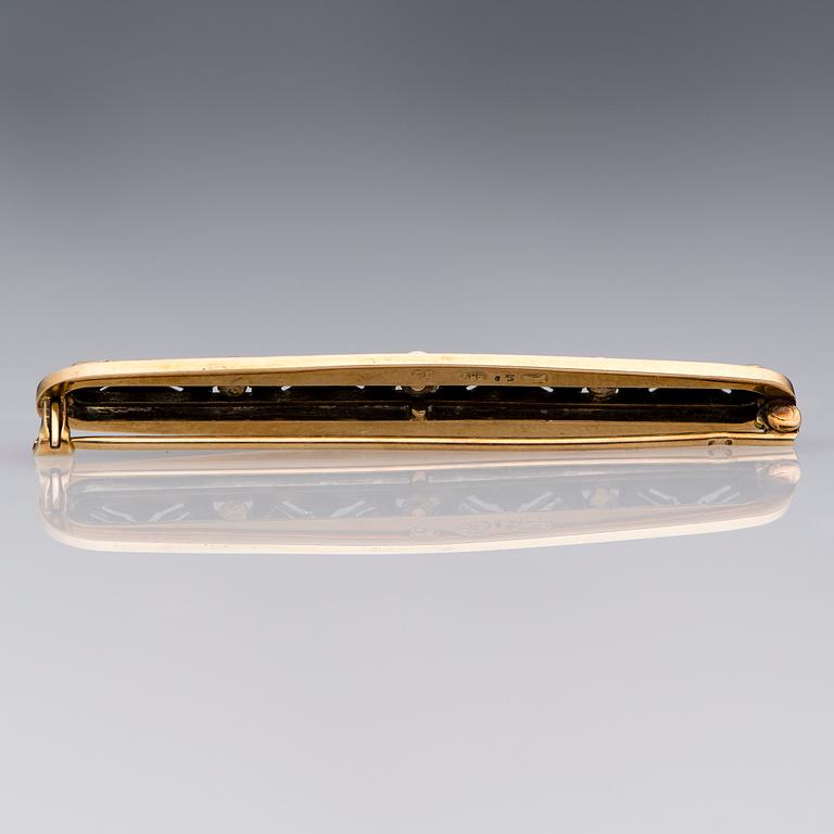 A BROOCH, 14K gold, pearls. Carl Ulrik Bergström, Helsinki 1920s.