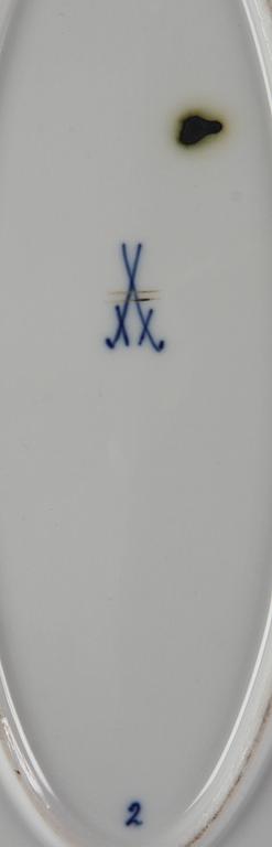 STEKFAT OCH SKÅLFAT, 3 delar, porslin, Meissen, "lökmönstrad".