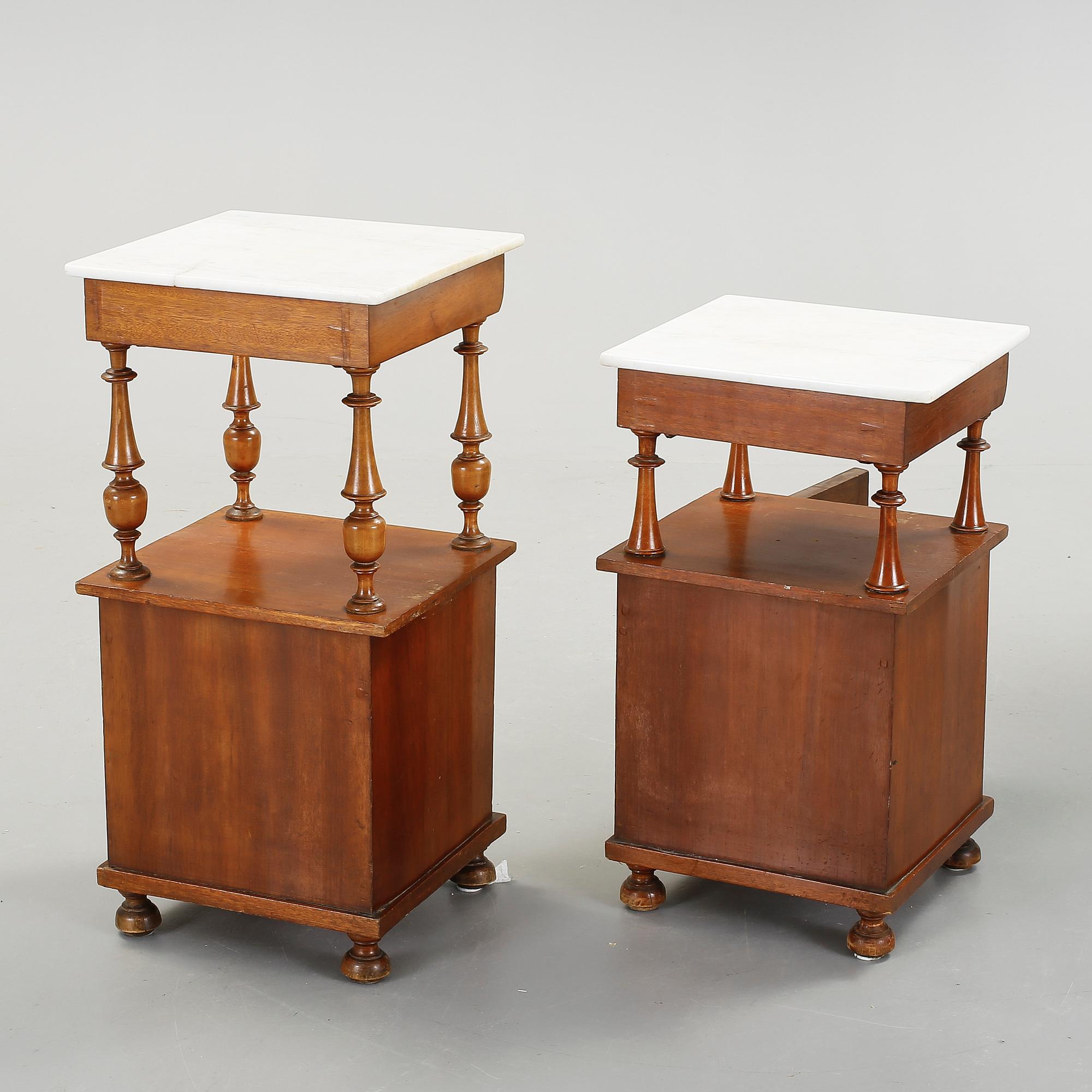 SÄNGBORD, 2 st, nyrenässans, 1800-talets slut.