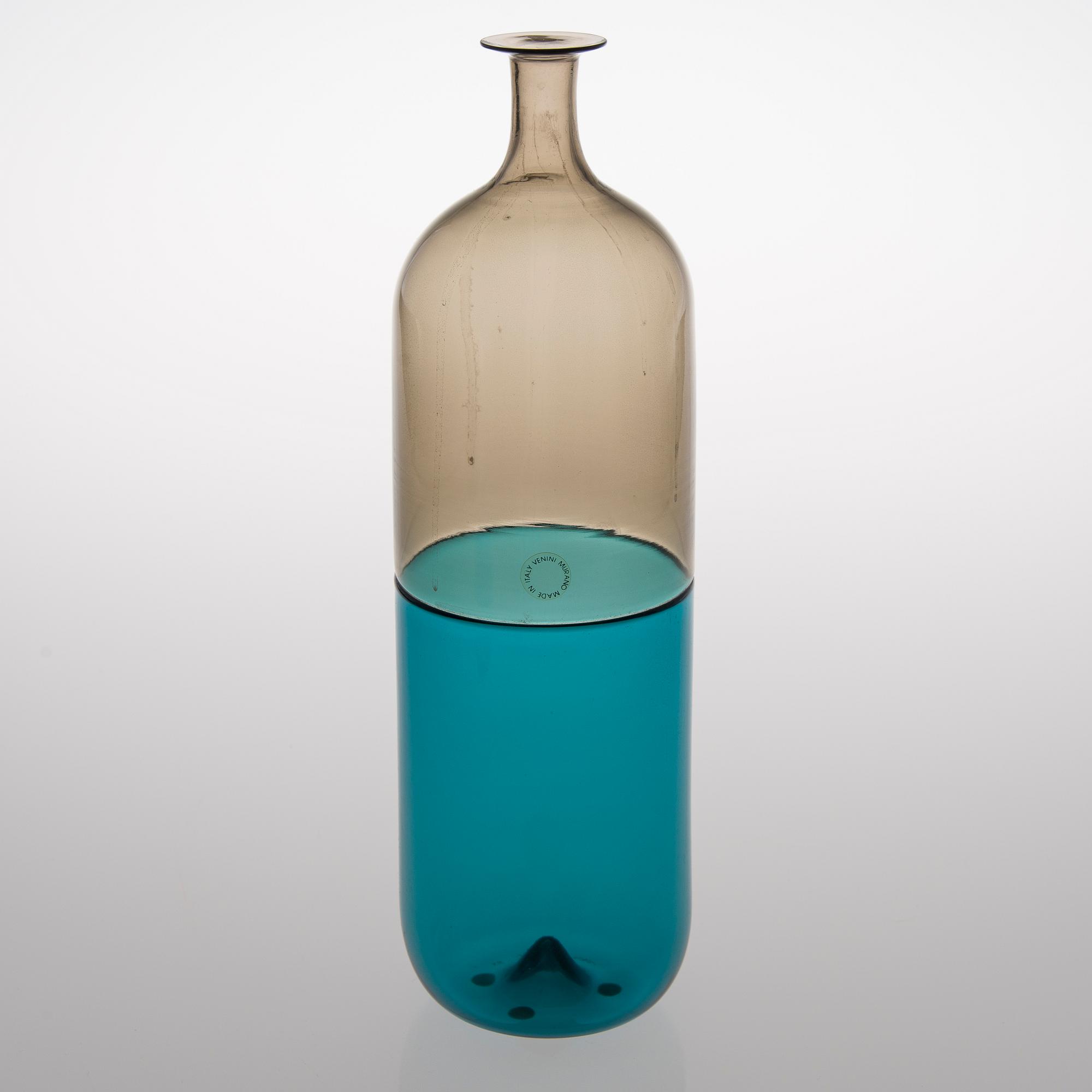 A vase signed Venini TW -87.