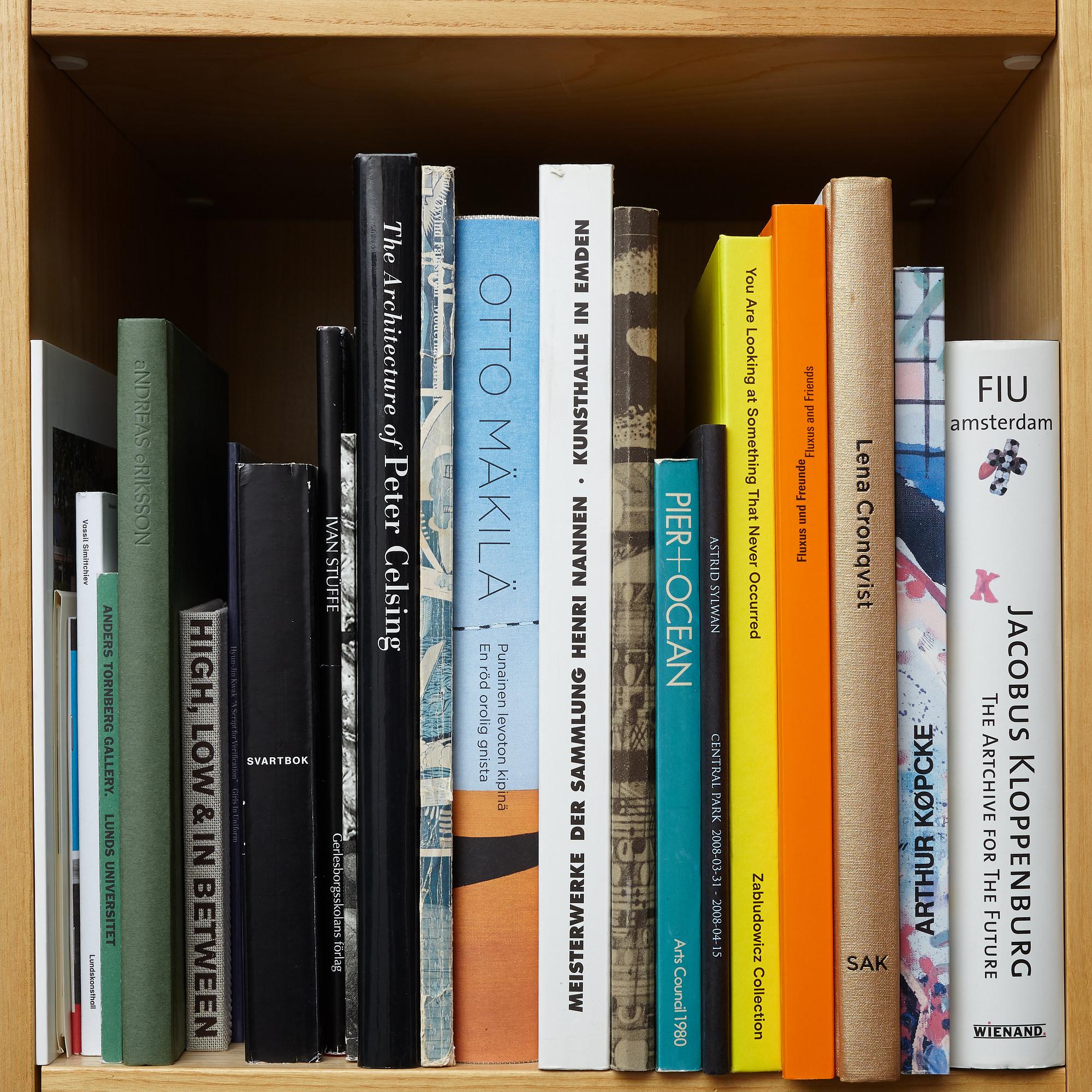 Björn Springfeldt's art library.