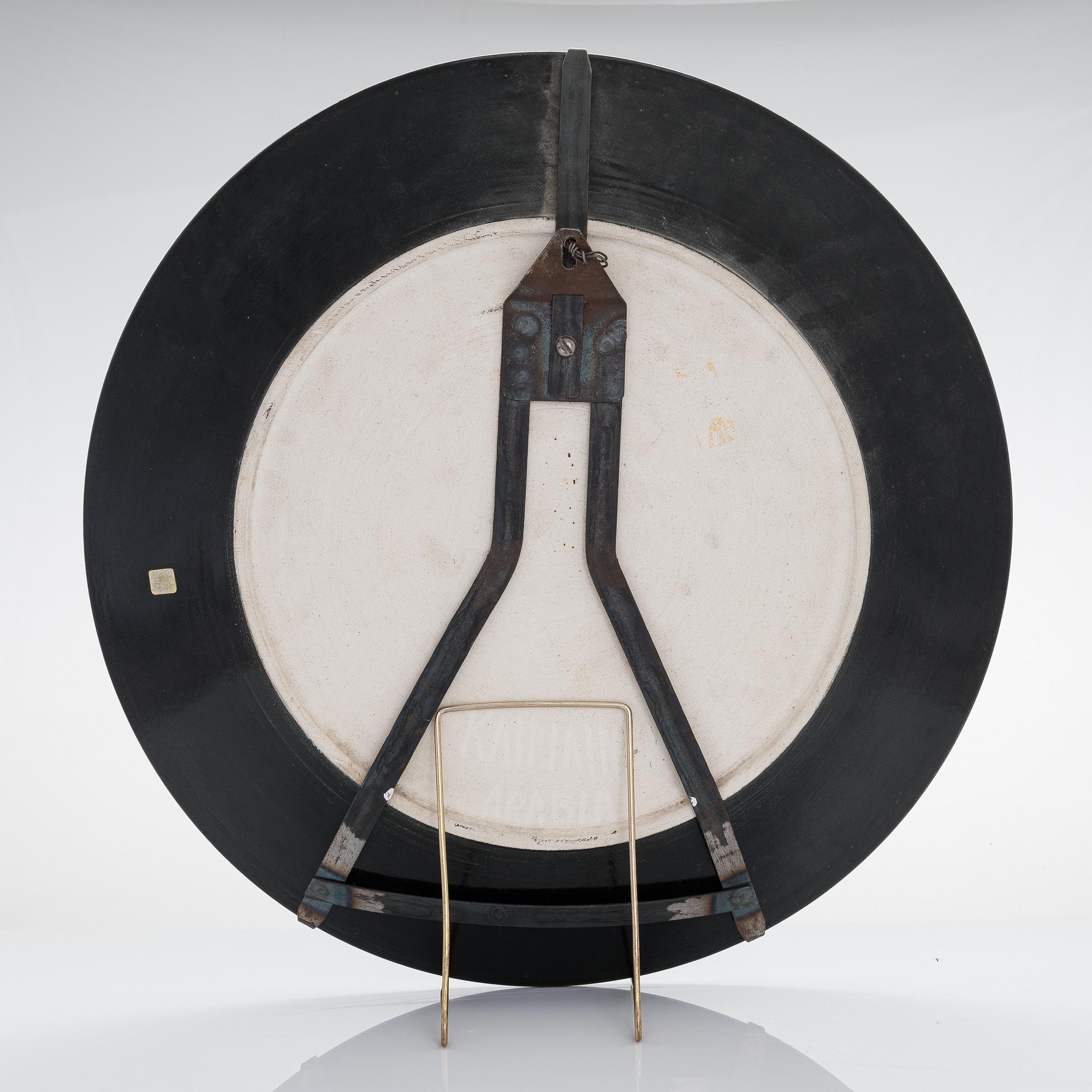 Birger Kaipiainen, a stoneware decorative dish signed Kaipiainen Arabia.