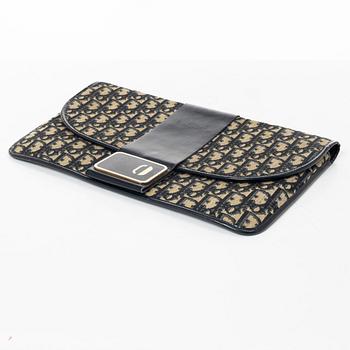 Christian Dior, Translation: "clutch, vintage".