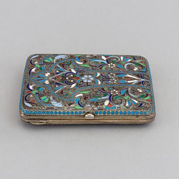 Cigarettetui, silver och cloisonnéemalj, icke identifierad mästarstämpel, Moskva 1908-1917.