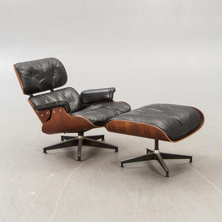 Charles & Ray Eames, fåtölj med fotpall "Lounge chair", Herman Miller, USA, 1900-talets andra hälft.