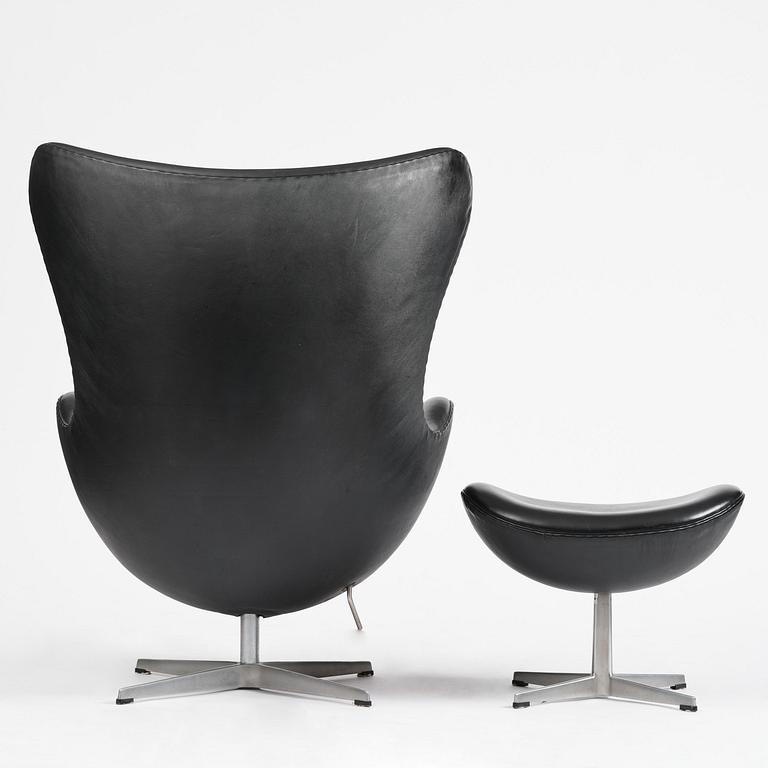 Arne Jacobsen, an "Egg" chair with ottoman, Fritz Hansen, Denmark, 2001.