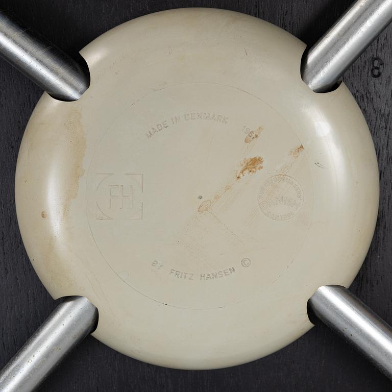 Arne Jacobsen, stolar, 7 st samt karmstolar, 3 st, "Sjuan", Fritz Hansen, Danmark.