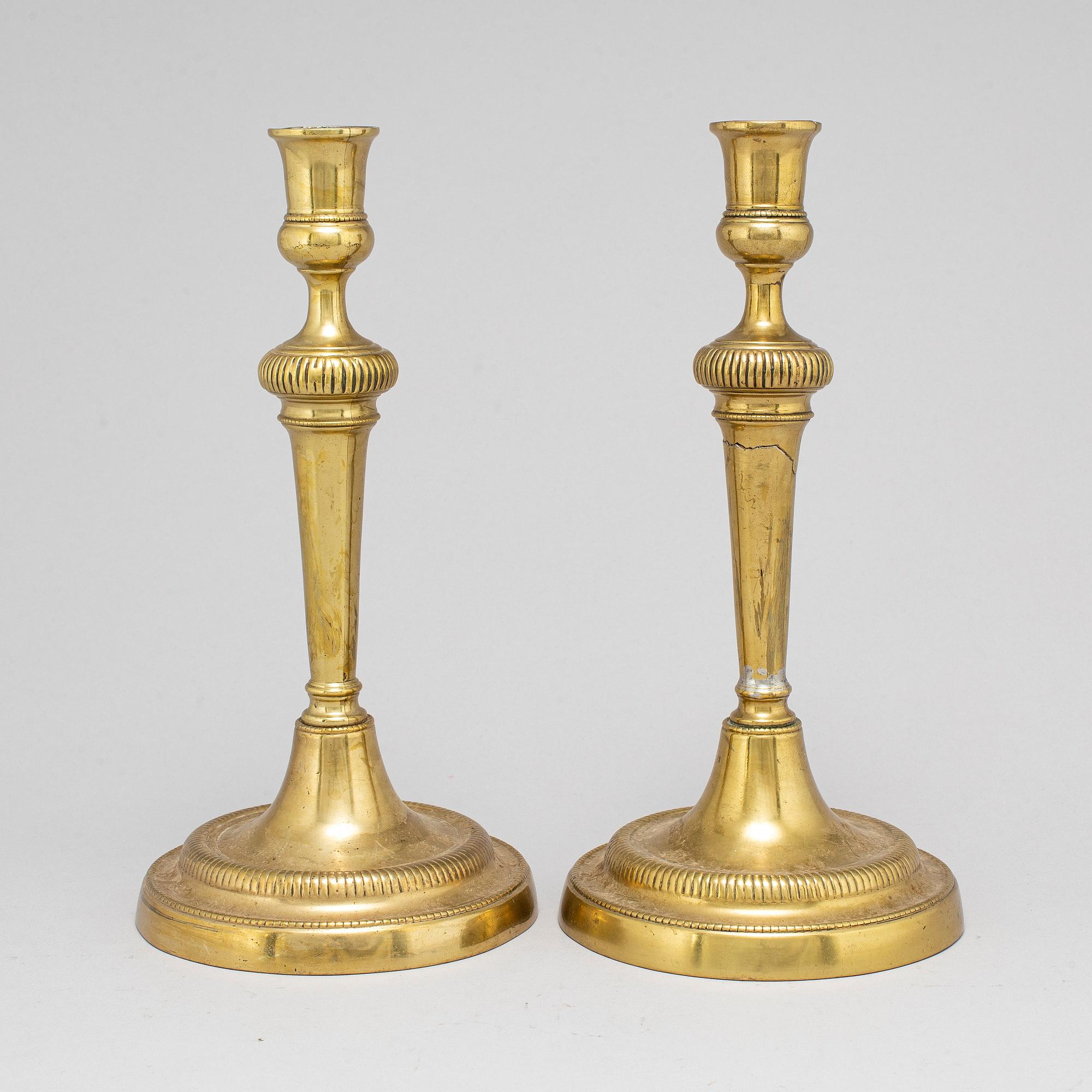 LJUSSTAKAR, ett par, brons, sent 1700-tal.