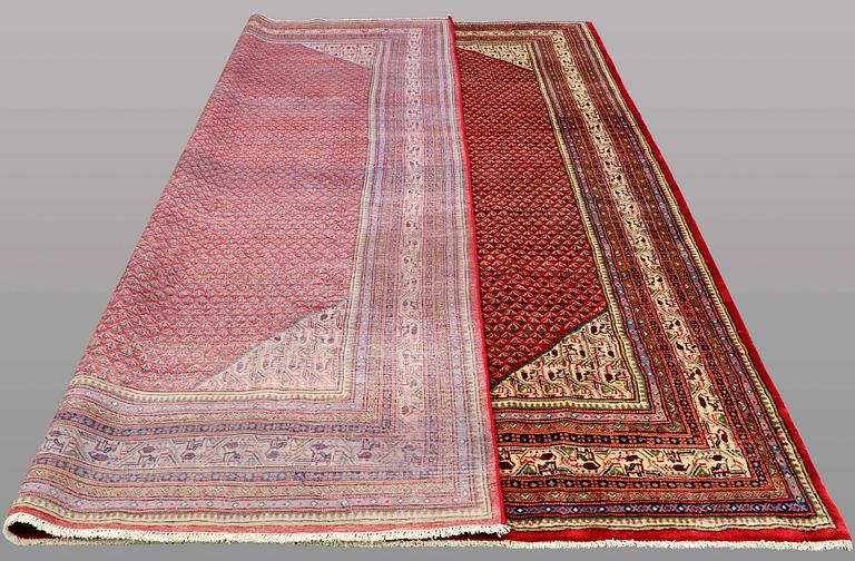 A CARPET, Sarouk - Mir, ca 375 x 285 cm.