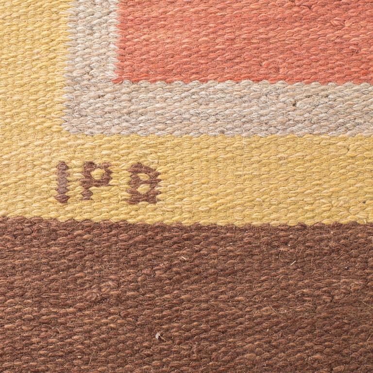CARPET, flatweave (rölakan), signed IPB, around mid 20th century. Circa 350 x 300 cm.