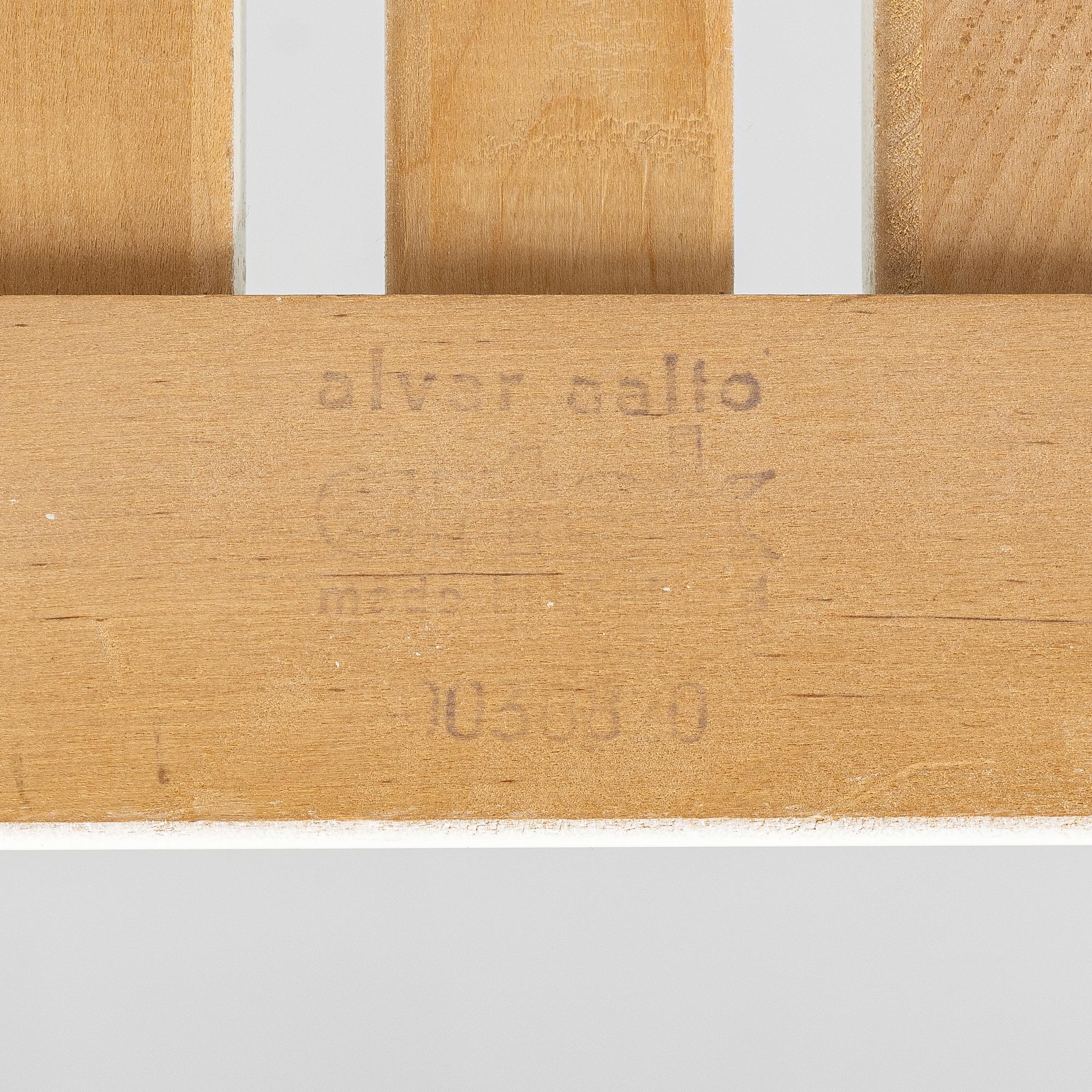 Alvar Aalto, bänk, modell 153, Artek, Finland.