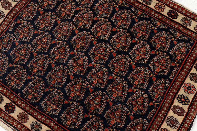 Matta/Kudde. Afshar ca 77 x 66 cm.