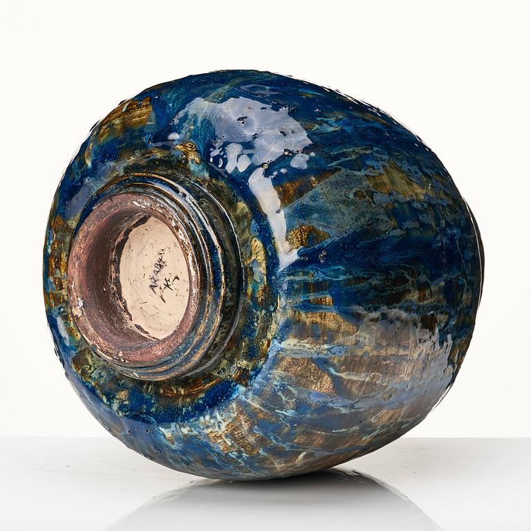 Kyllikki Salmenhaara, a stoneware vase, Arabia, Finland probably 1950s.