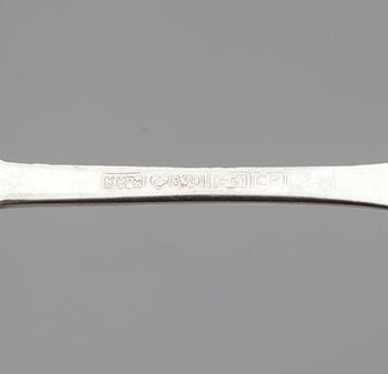 KAFFESKEDAR, 12 st, silver, finska stämplar, 1970-80-tal. Vikt ca 105 g.