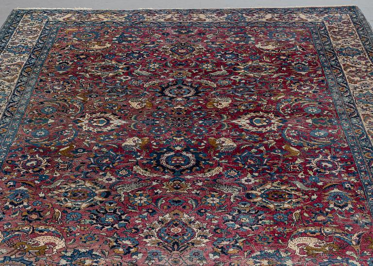 A CARPET, semi-antique Esfahan/Tehran, probably, ca 317,5 x 203,5 - 205 cm.
