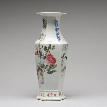 A large Chinese famille rose vase, early 20th Century.